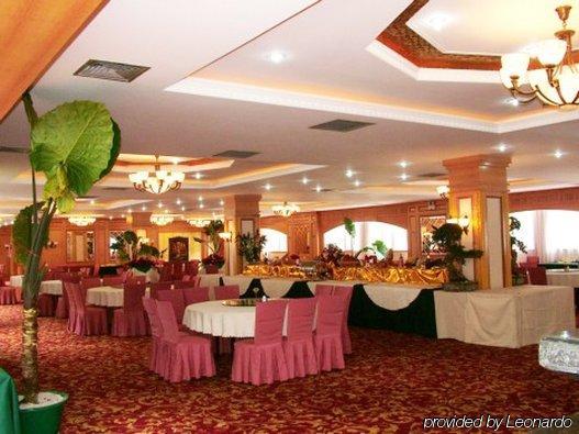 Phoenix Hotel Наньнін Ресторан фото